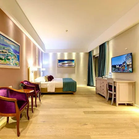 Regina Hotel 4*